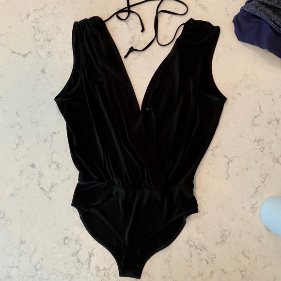 BCBGeneration black Low V-Neck Bodysuit - Picture 2 of 11